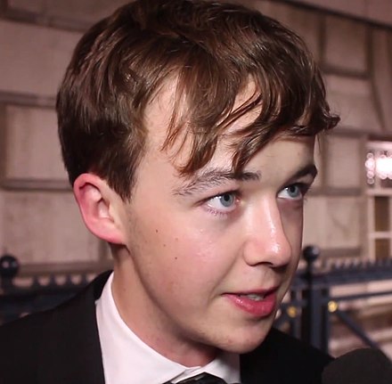 Alex Lawther Height
