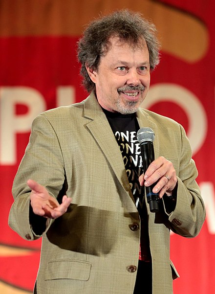 Curtis Armstrong Height