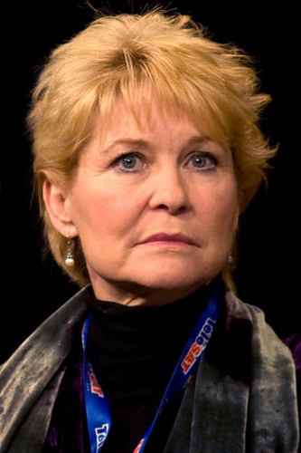 Dee Wallace Height