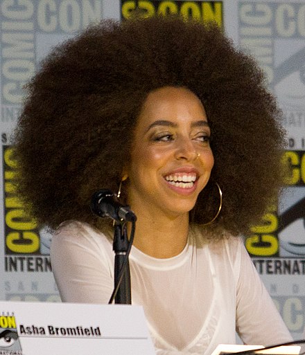 Hayley Law Height