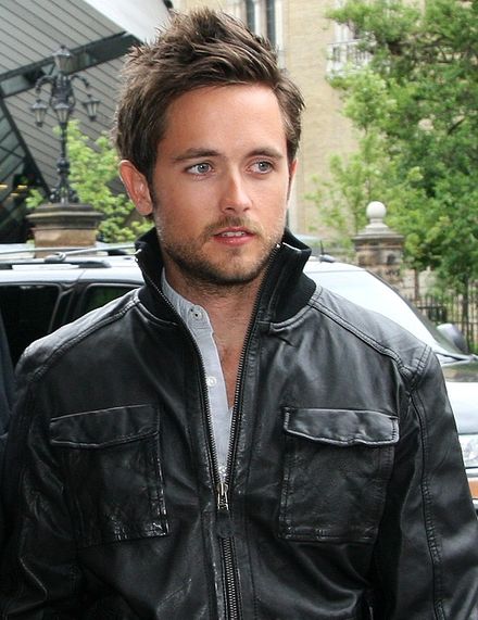 Justin Chatwin Height