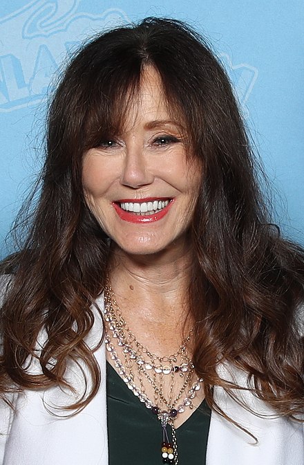 Mary McDonnell Height