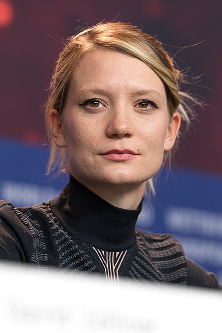 Mia Wasikowska Height