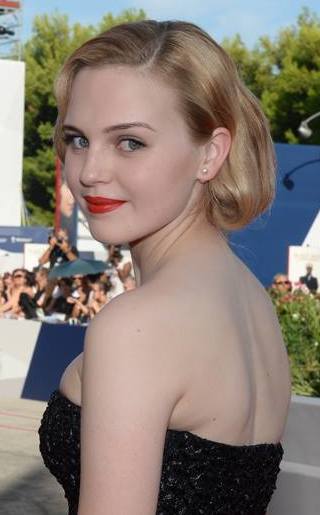 Odessa Young Height