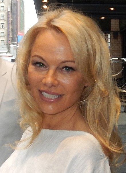 Pamela Anderson Height