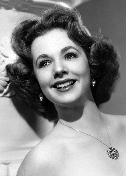 Piper Laurie Height