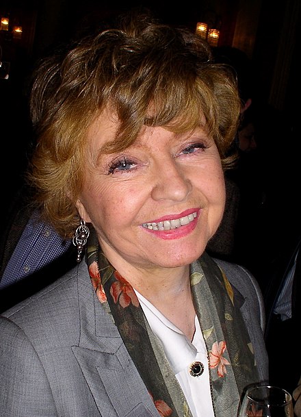 Prunella Scales Height