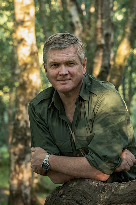 Ray Mears Height