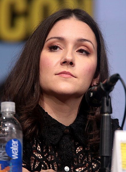 Shannon Woodward Height