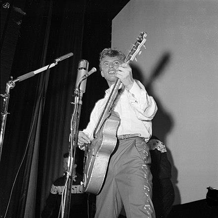 Tommy Steele Height