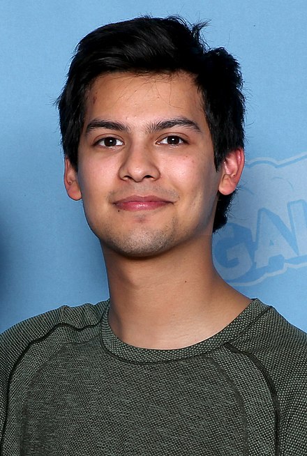 Xolo Maridueña height in ft (feet), cm & meters — MrHeight